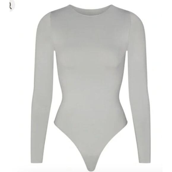 SKIMS Essential Bodysuit Crew Neck Long Sleeve Seamlesss Stretch  S/M - Picture 2 of 7
